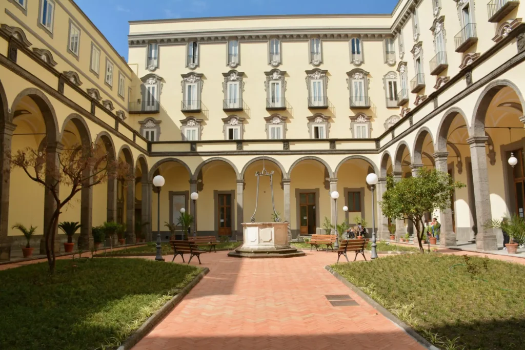 Il cortile della casa FMA di Napoli